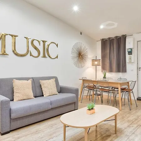 Cosy Apartment- 6p- Folies Bergeres * Париж
