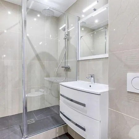Cosy Apartment- 6p- Folies Bergeres * Париж
